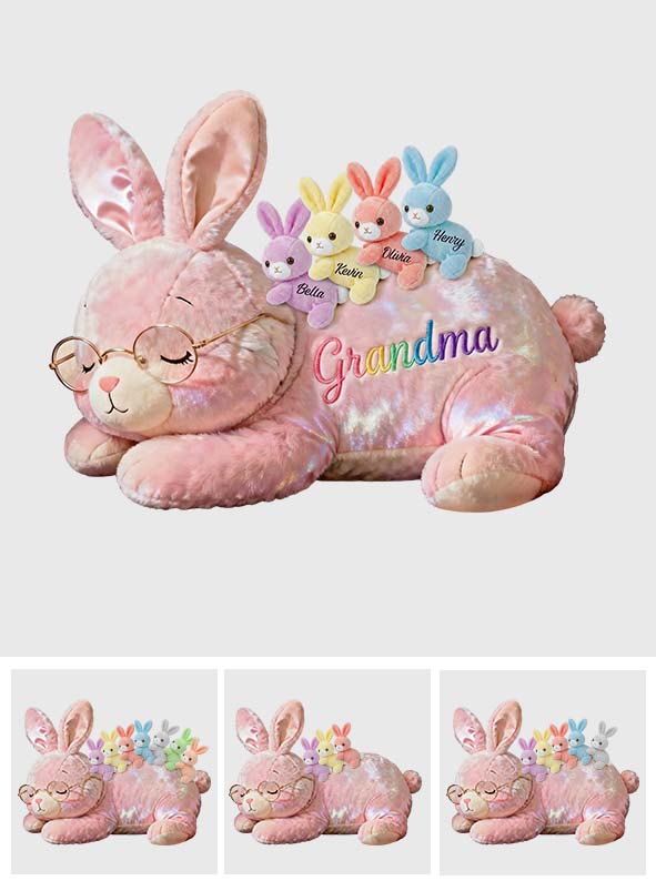 Oma-Hase mit Babyhasen – Personalisiertes Oma-Kissen aus Kunstfell