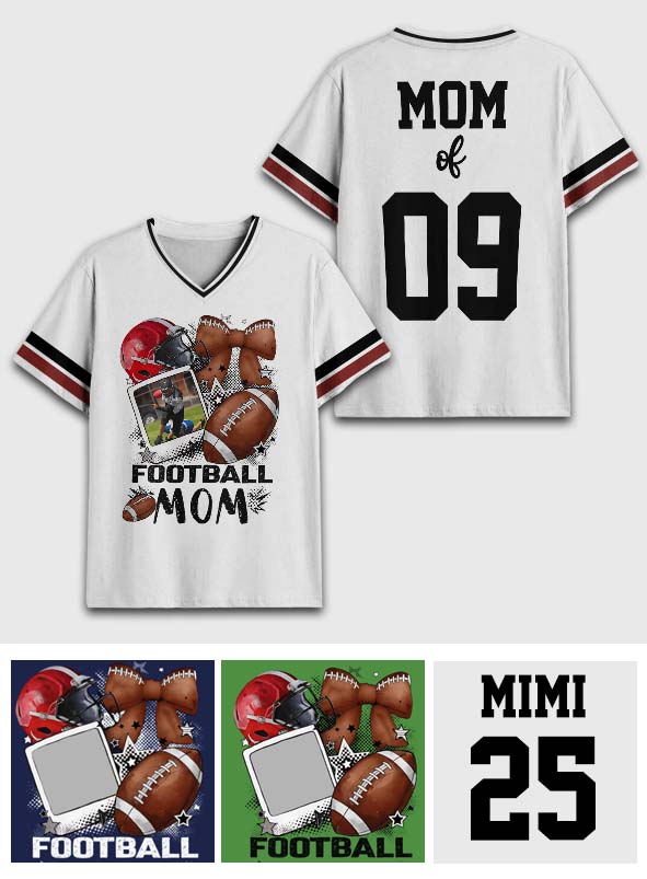 Maman/Papa/Mamie/Papi/Oncle/Tante de footballeur... - T-shirt à col en V entièrement imprimé sur le thème du football