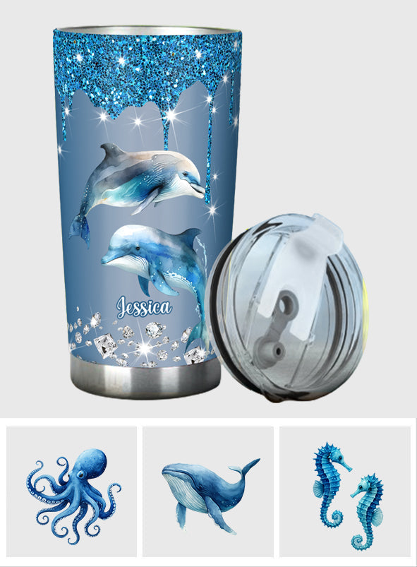 Dauphins, tortues, baleines… Cadeau idéal pour les amoureux de la mer : gobelet isotherme personnalisé