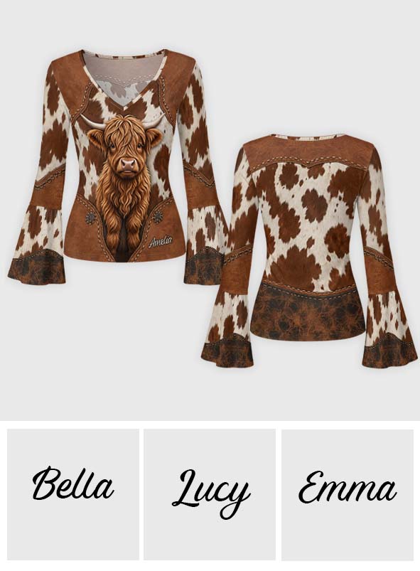 Ein Mädchen, das Highland Cow liebt - Personalisiertes Highland Cow Flare Langarmshirt