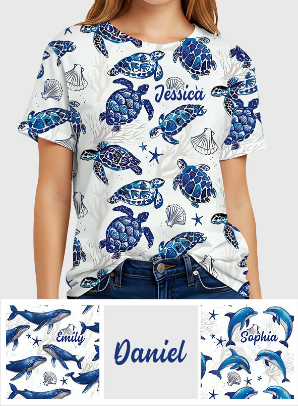 Toile-de-Jouy-Muster, blauer Delfin, Schildkröte,... - Personalisiertes T-Shirt für Meeresliebhaber