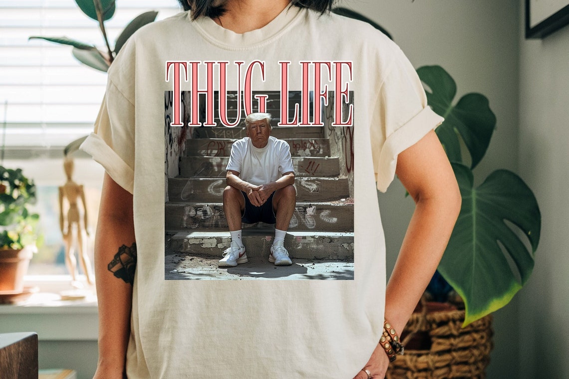 T-shirt « Thug Life » de Donald Trump, T-shirt viral « Thug Life » de Trump, T-shirt sarcastique Donald Trump, T-shirt et sweat à capuche humoristiques « Trump 2024 ».