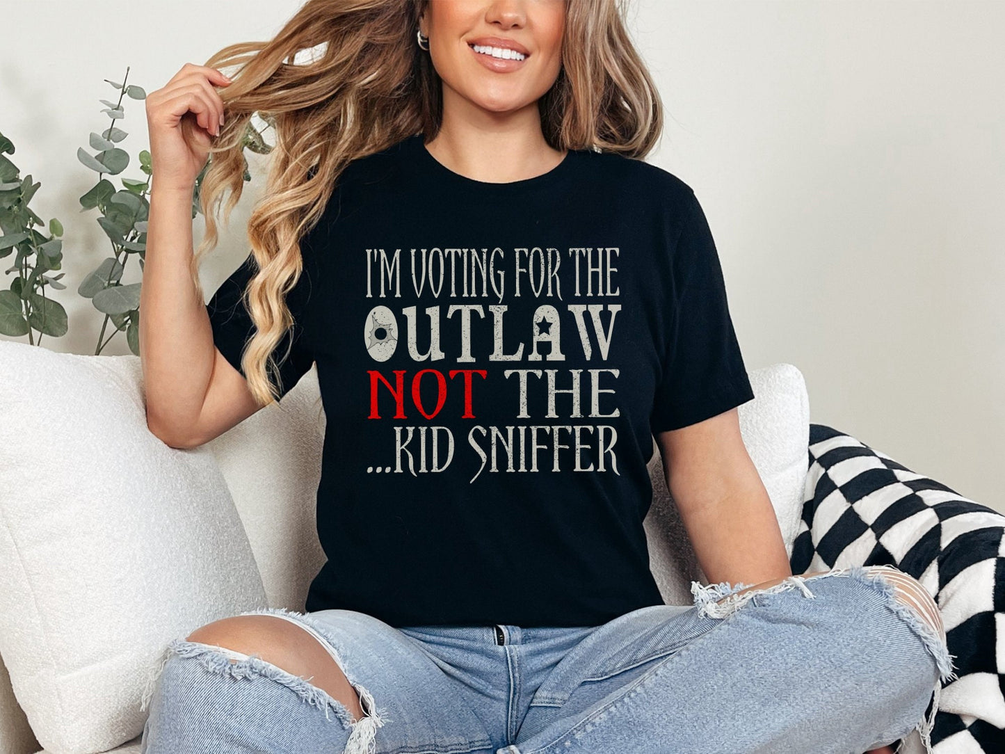 Ich wähle den Outlaw, nicht den Kinderschnüffler – T-Shirt, lustiges politisches Shirt, humorvolles Wahl-Shirt, Statement-Kleidung, Unisex-Top & Hoodie
