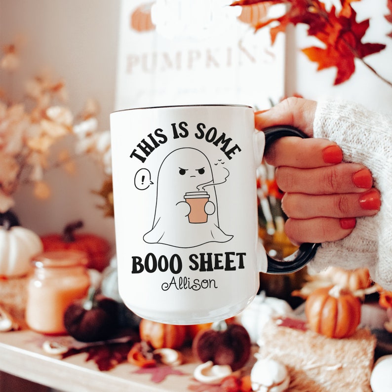 Dies ist eine Geistertasse mit Boo-Sheet-Motiv, eine süße Halloween-Tasse mit personalisiertem Halloween-Dekor (0924).
