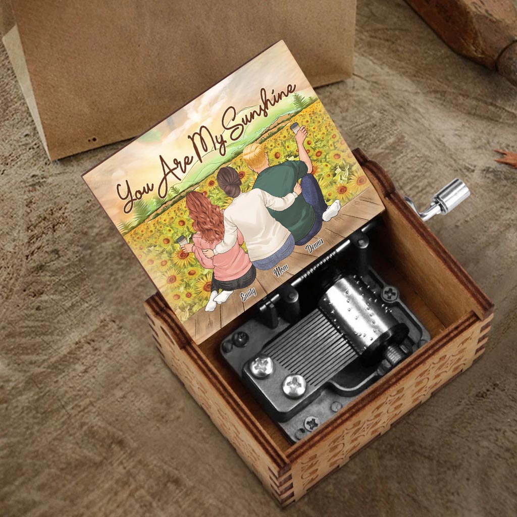 Mom You Are My Sunshine - Gift for mom, grandaughter, grandma, friend,grandson, son, daughter - Personalized Hand Crank Music Box