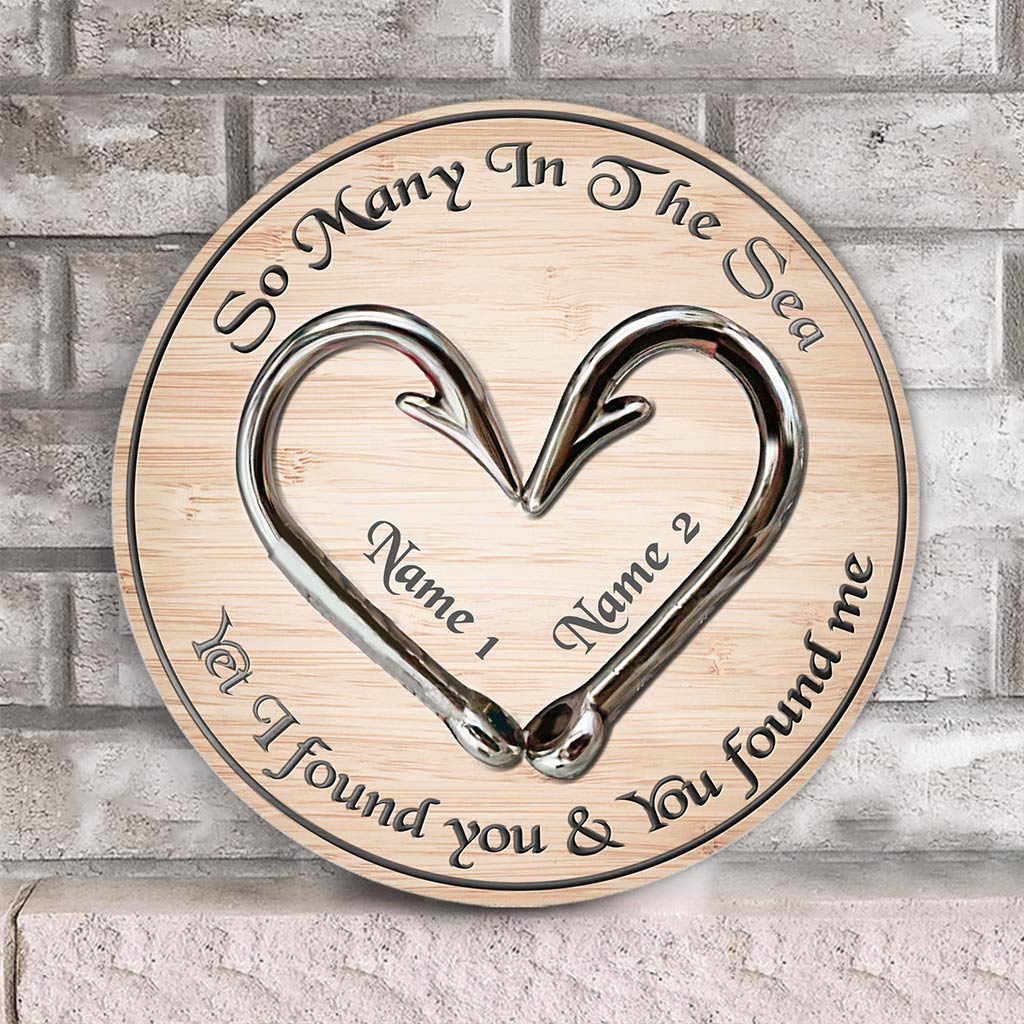 So Many In The Sea - Fishing Personalized Round Wood Sign