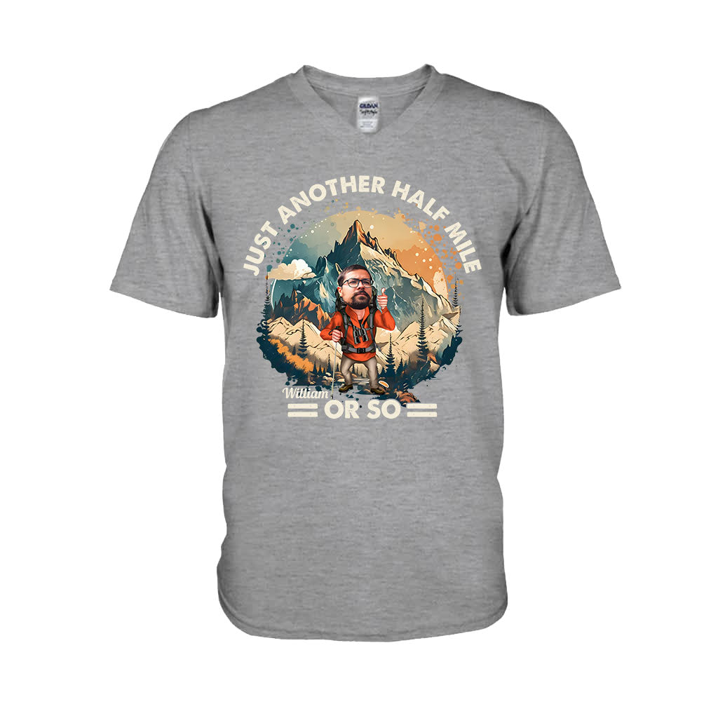 Nur noch etwa eine halbe Meile – personalisiertes Wander-T-Shirt und Hoodie