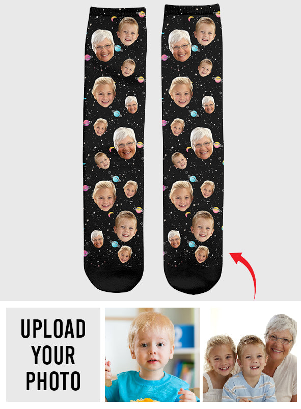 Custom Face Galaxy – Personalisierte Oma-Socken