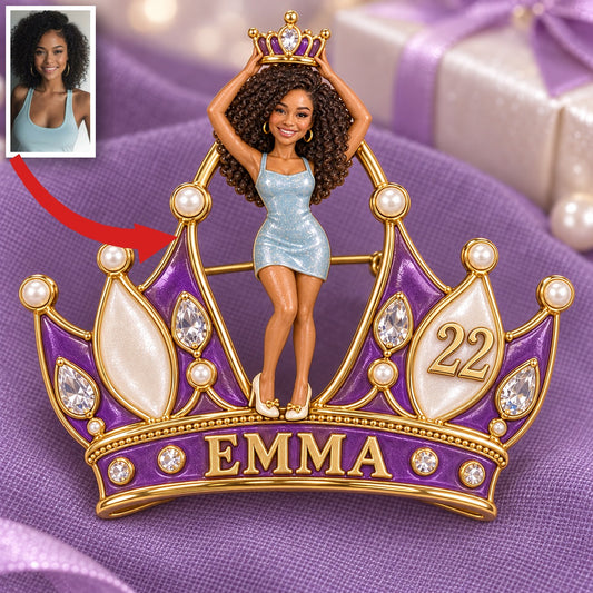 Broche Couronne d'Anniversaire Personnalisée - Portrait Sculpté, Nom et Âge
