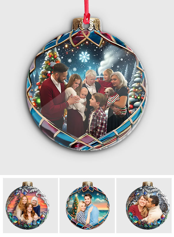 Kugel mit verschneiter Hütte – personalisierter Familienschmuck