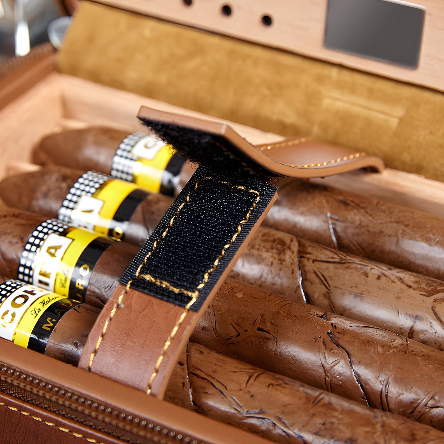 Whiskey and Cigar Club - Personalized Whisky Travel Cigar Humidor Case