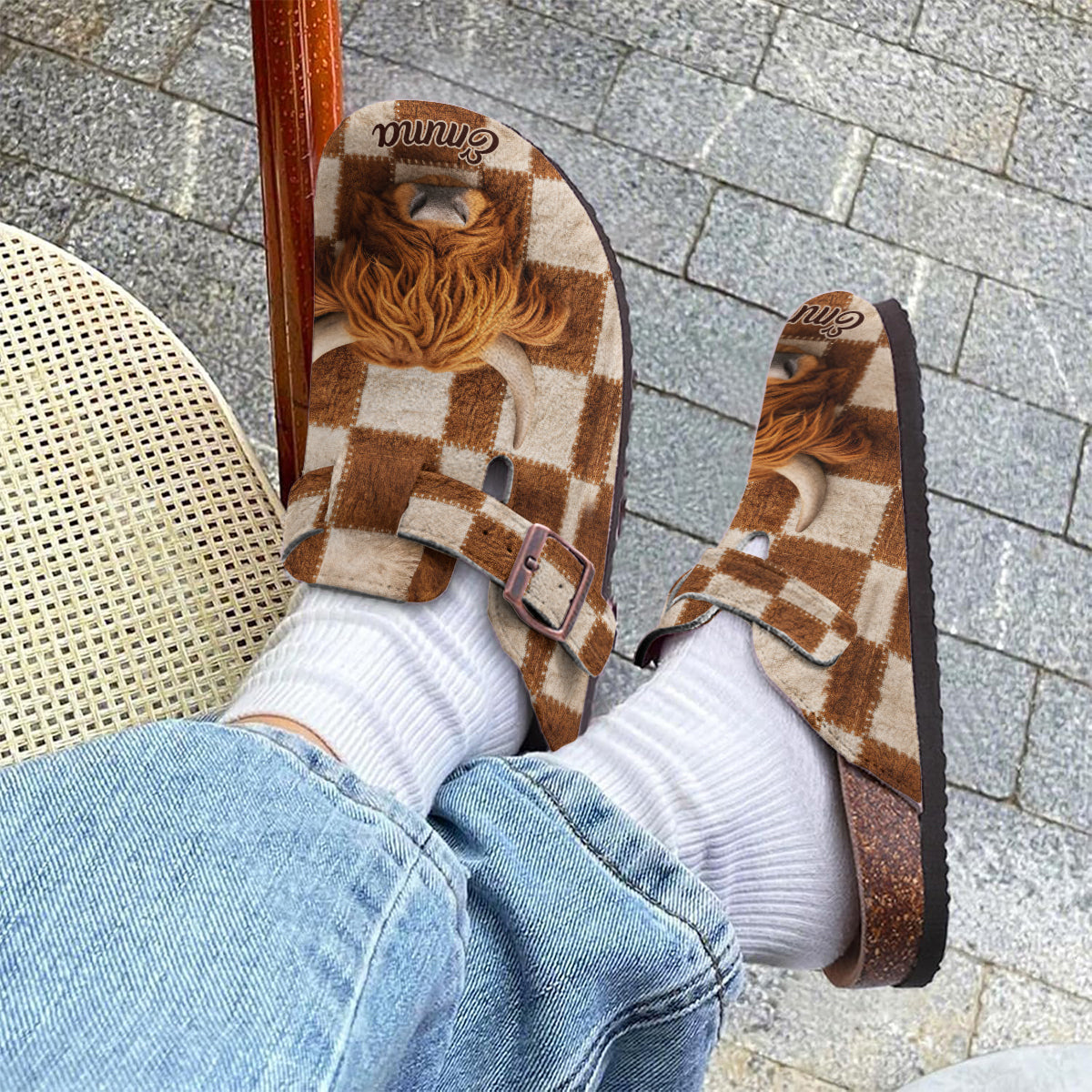 J'adore les vaches Highland et la vie à la ferme ! Sabots personnalisés avec soutien de la voûte plantaire.