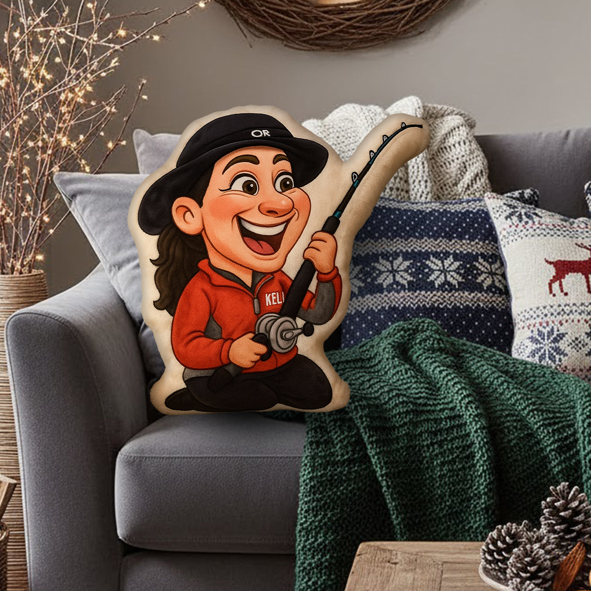 Cartoonhaftes Geschenk für Angler – personalisiertes Kissen in Form eines Anglers aus Kunstfell