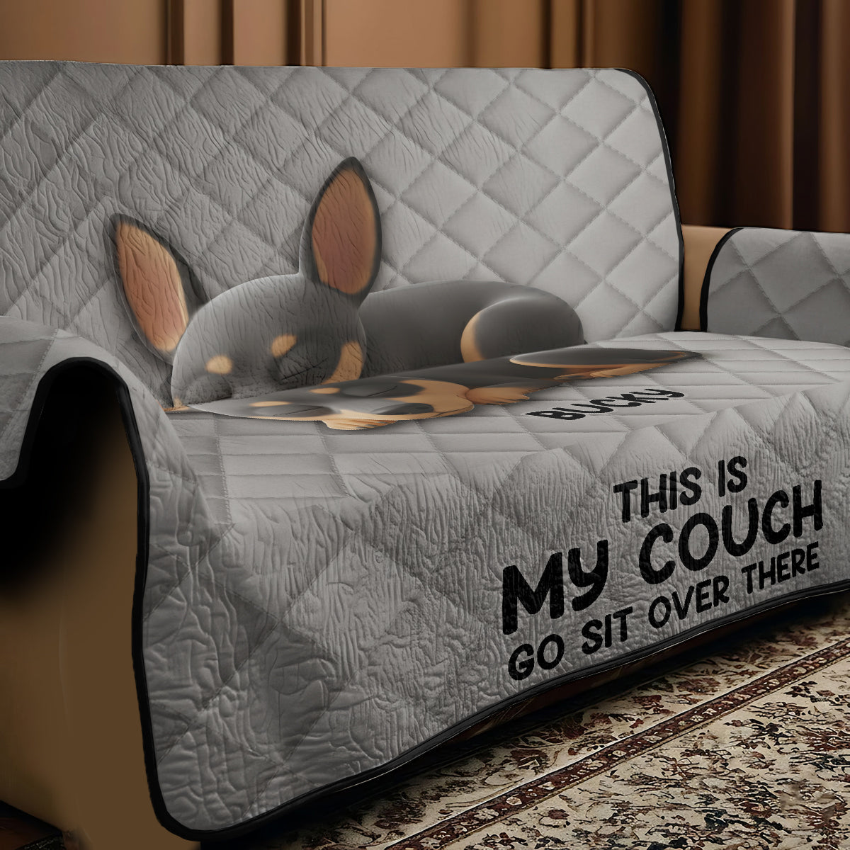 Das ist unsere Couch, setz dich dort drüben hin – personalisierter, gesteppter Sofabezug mit Hundemotiv