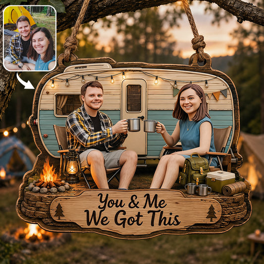Geschenkidee für Campingliebhaber, Campingpartner - Personalisierte Holzschild in individueller Form