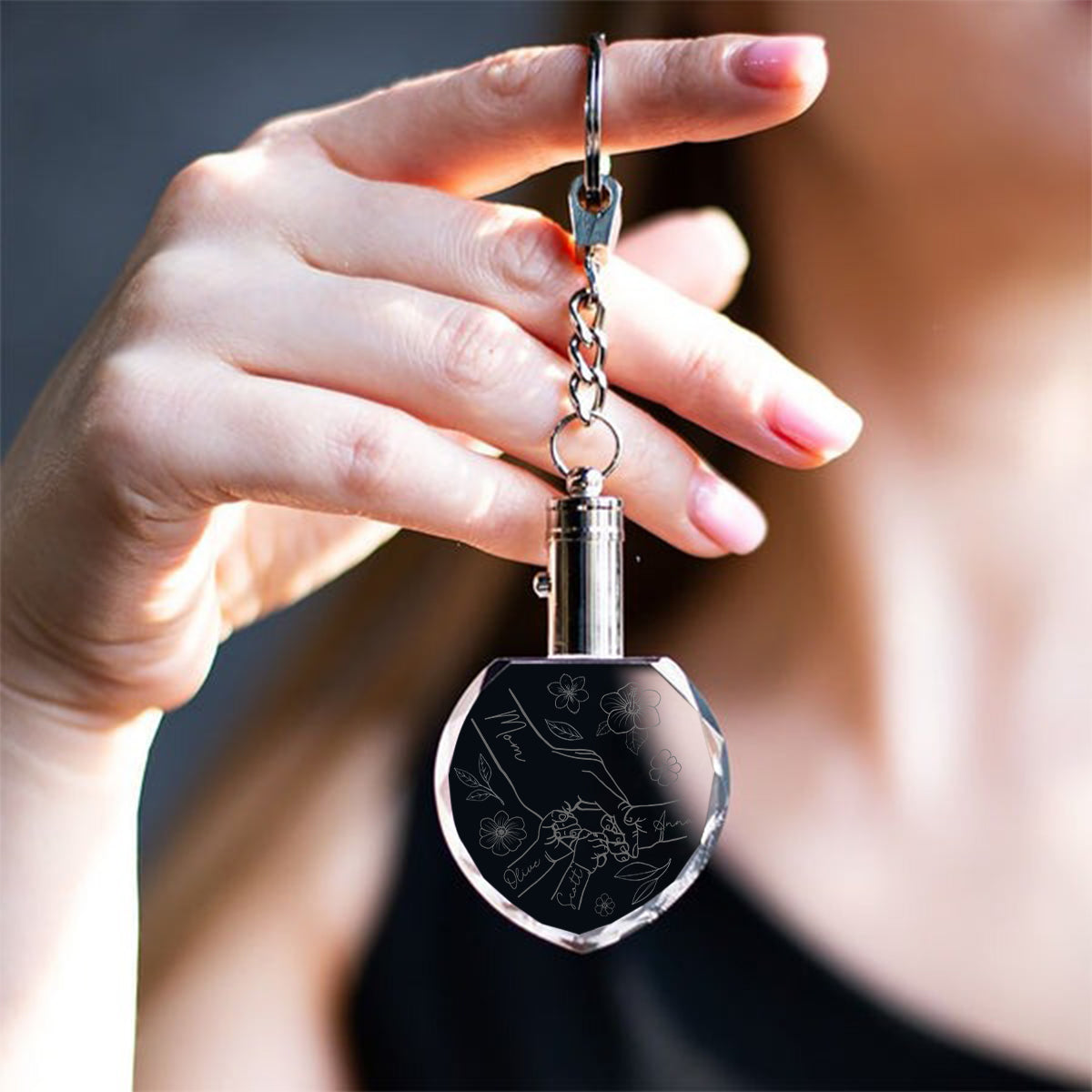 Mother Holding Hands - Personalized Mother LED Light Crystal Keychain