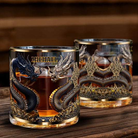 Metallische Drachenkunst – Personalisiertes Whiskyglas mit Drachenmotiv