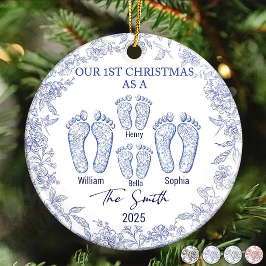 Notre premier Noël - Ornement rond en céramique personnalisé pour la famille