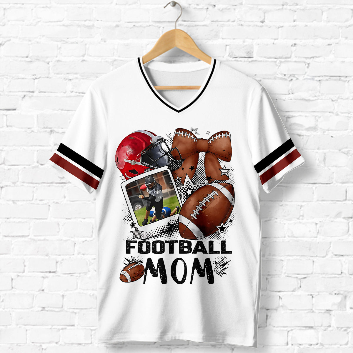 Maman/Papa/Mamie/Papi/Oncle/Tante de footballeur... - T-shirt à col en V entièrement imprimé sur le thème du football