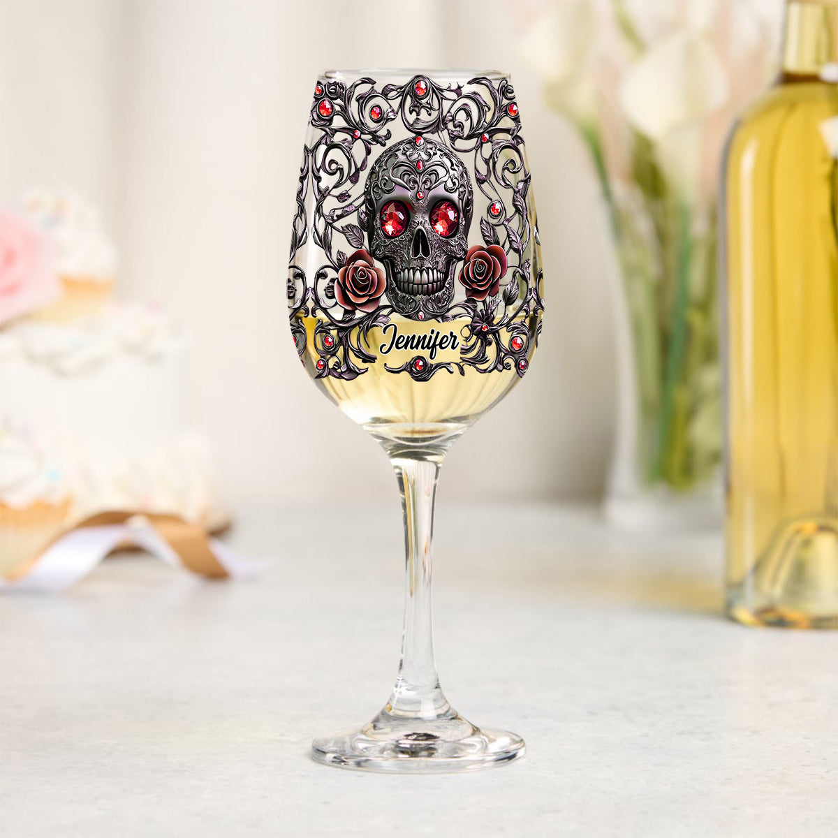 Totenkopf, Wein & Rosen – Personalisiertes Weinglas mit langem Stiel