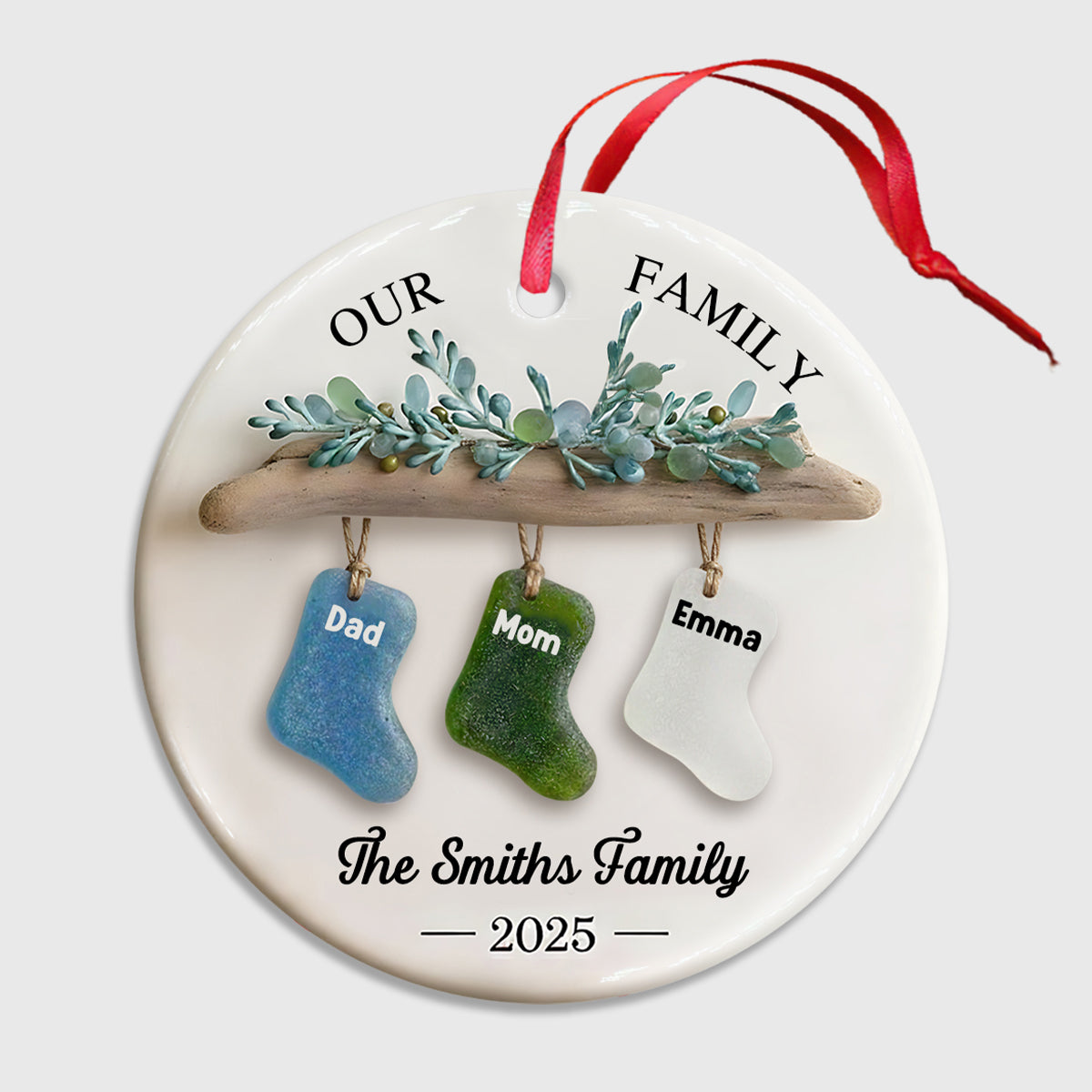 Notre famille, Joyeux Noël 2025 - Ornement rond en céramique personnalisé pour la famille