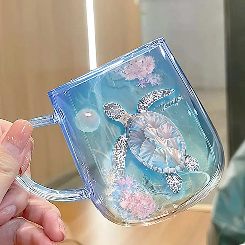 Strahlende Meeresschildkröte – personalisierter Glasbecher mit Schildkrötenmuster und Farbverlauf