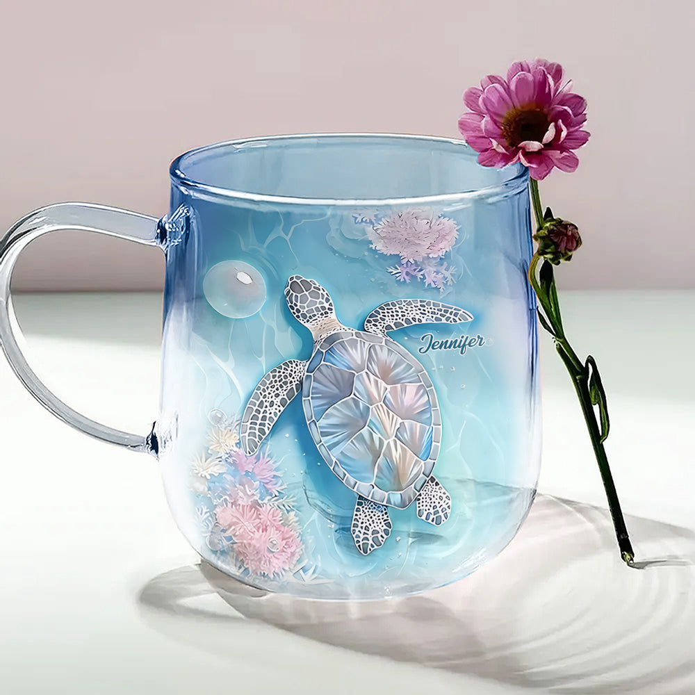 Strahlende Meeresschildkröte – personalisierter Glasbecher mit Schildkrötenmuster und Farbverlauf