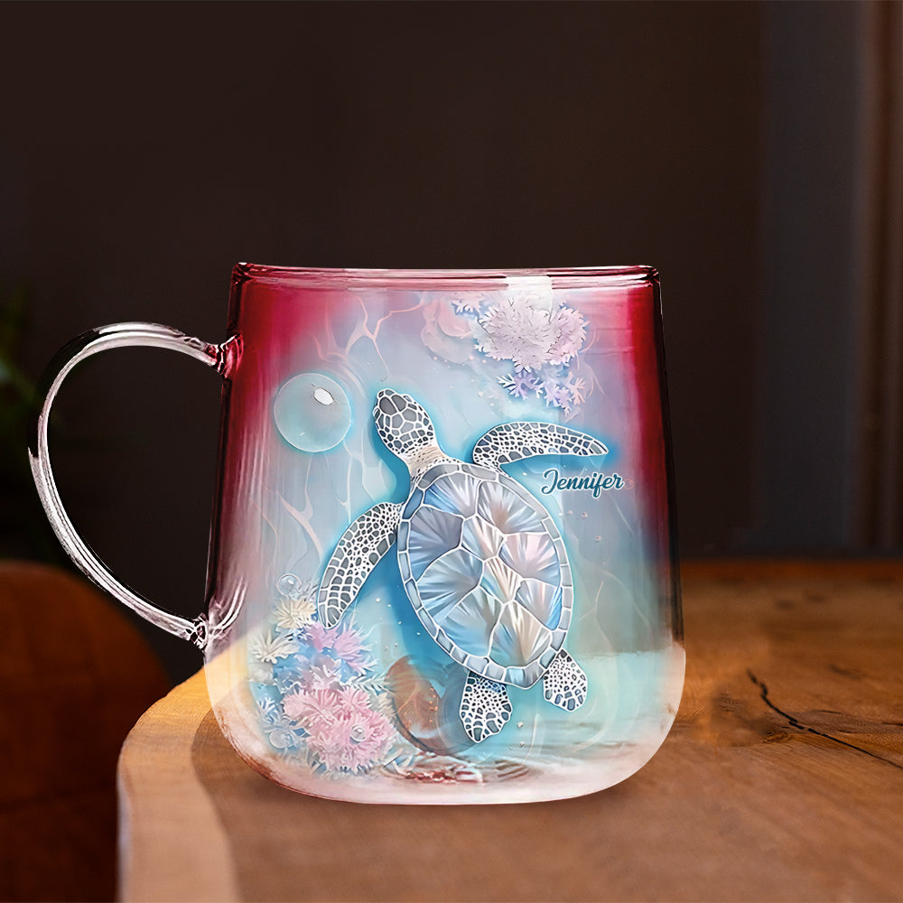 Strahlende Meeresschildkröte – personalisierter Glasbecher mit Schildkrötenmuster und Farbverlauf