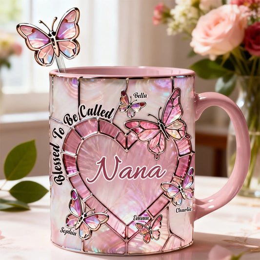 Gesegnet, Nana, Mama, Gigi oder Grandma genannt zu werden – personalisiertes Oma-Set mit Akzentbecher und Acryl-Rührstäbchen
