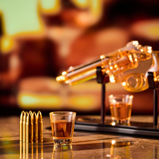 Pistolen-Whisky-Dekanter-Set mit zwei Schnapsgläsern