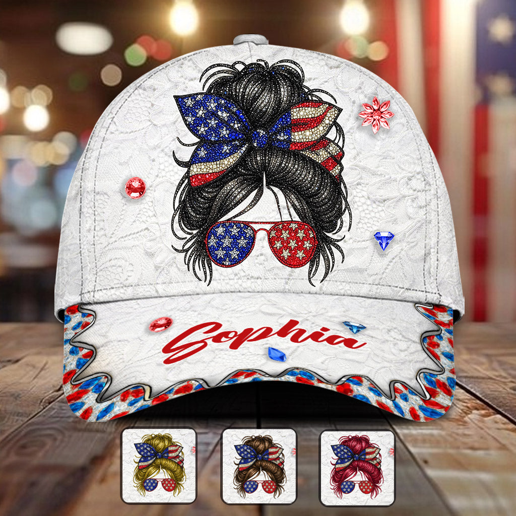 Casquette classique personnalisée « Messy Bun Girl » pour la fête nationale américaine (4 juillet).