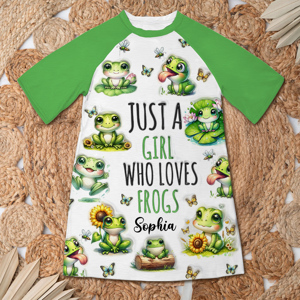 Einfach ein Mädchen, das Frösche liebt – personalisiertes Frosch-Schlafshirt-Kleid