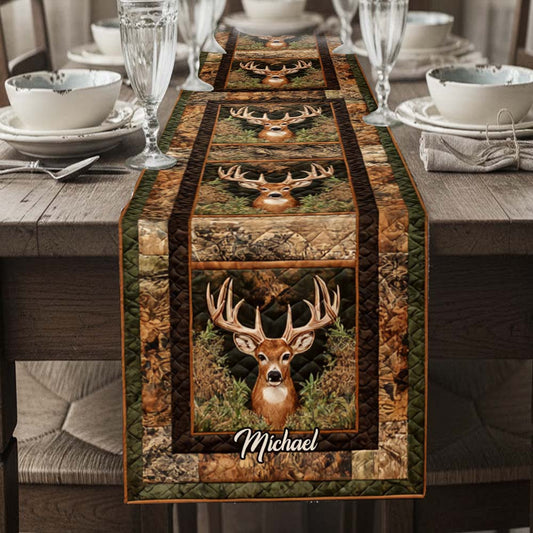 Chemin de table personnalisé « La chasse aux passions »