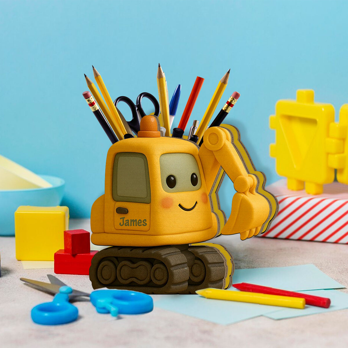 Niedlicher Bagger – personalisierter Stiftehalter aus Holz für Kinder