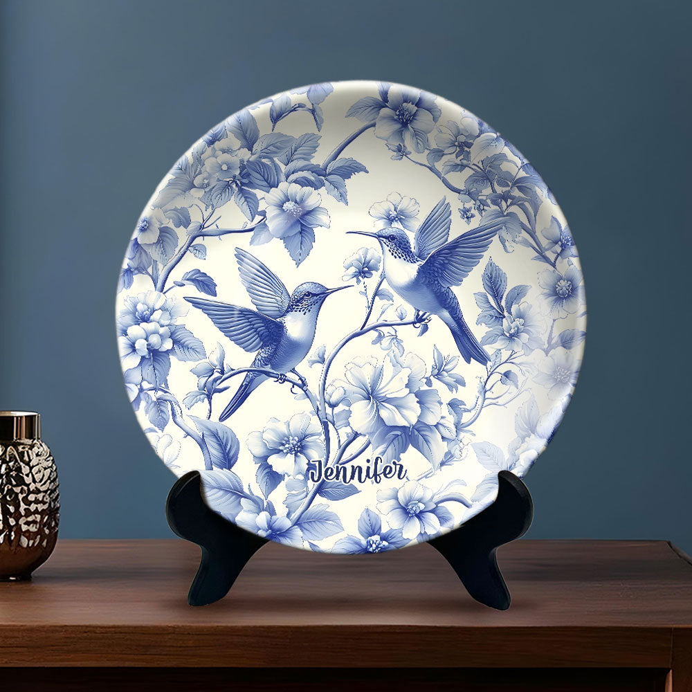 Assiette ronde en céramique personnalisée avec un magnifique motif Toile de Jouy colibri