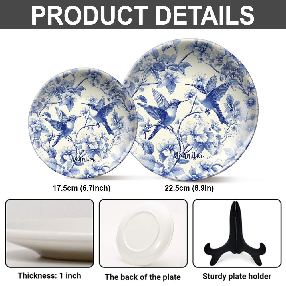 Assiette ronde en céramique personnalisée avec un magnifique motif Toile de Jouy colibri
