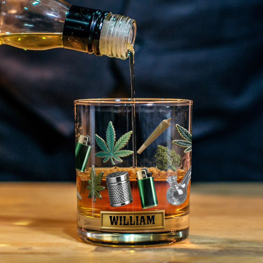 Grüne Zauberblätter – personalisiertes Weed-Whiskyglas