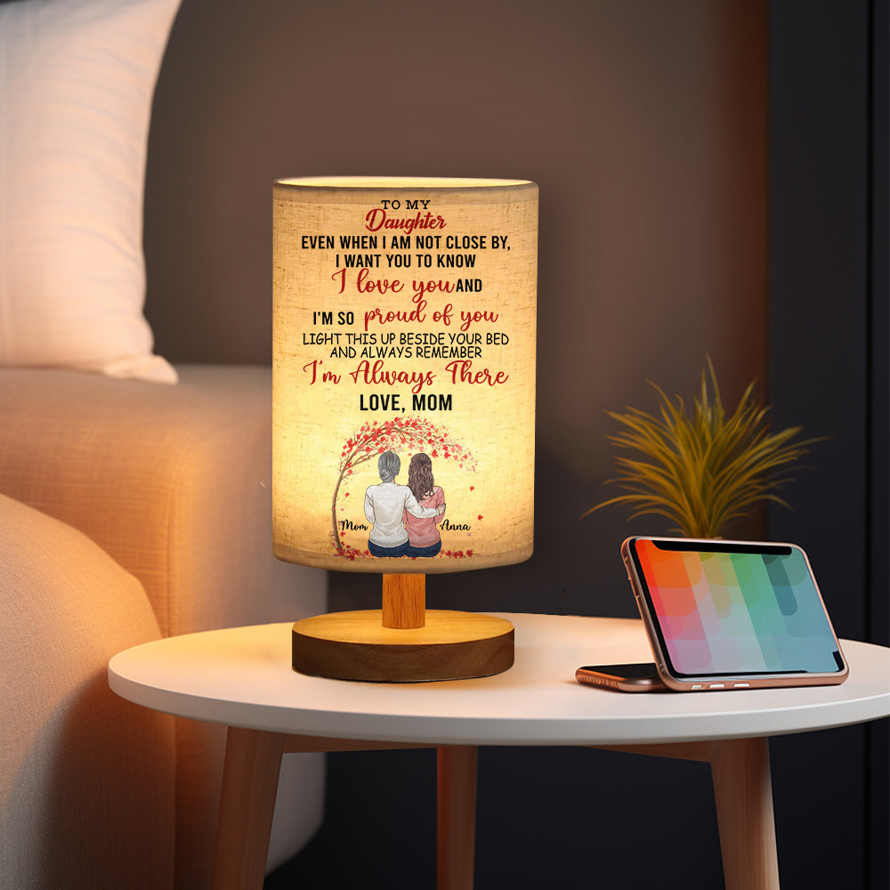 „Licht an, wenn du mich vermisst“ – Personalisierte Tischlampe für die Tochter mit Holzsockel