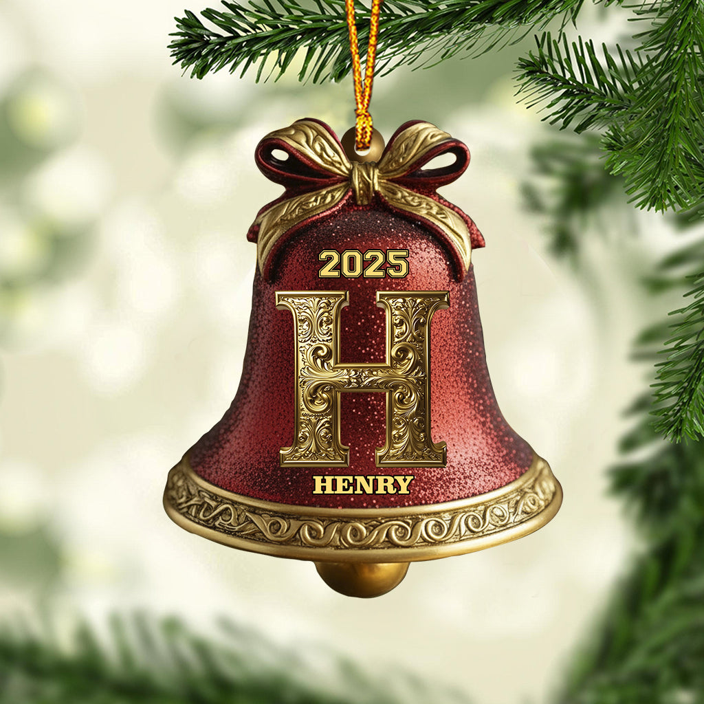 Personalisierter goldener Glockenanhänger mit Initialen für die Familie, Frohe Weihnachten 2025 – Individuell gestalteter Familienschmuck