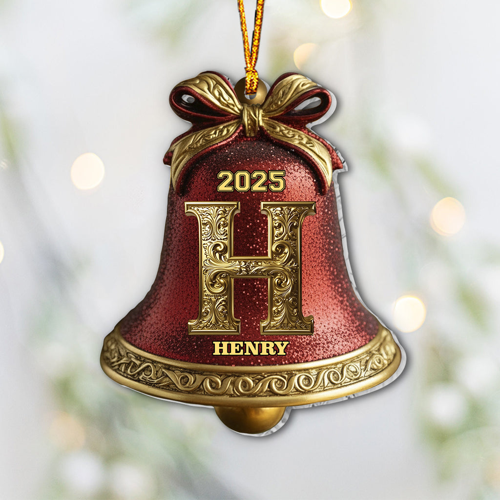 Personalisierter goldener Glockenanhänger mit Initialen für die Familie, Frohe Weihnachten 2025 – Individuell gestalteter Familienschmuck