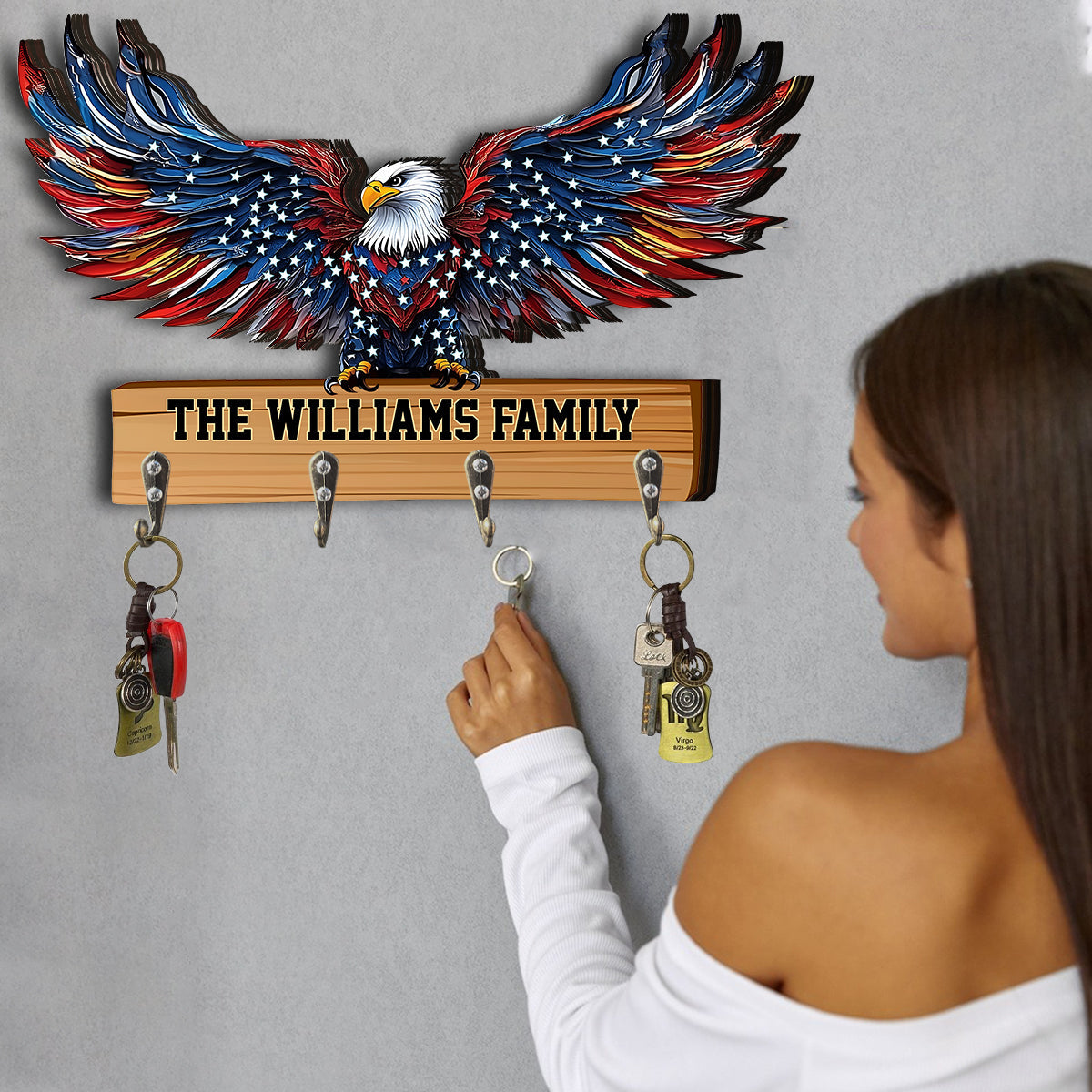 Bienvenue dans notre famille ! Porte-clés personnalisé en forme d'aigle à tête blanche.