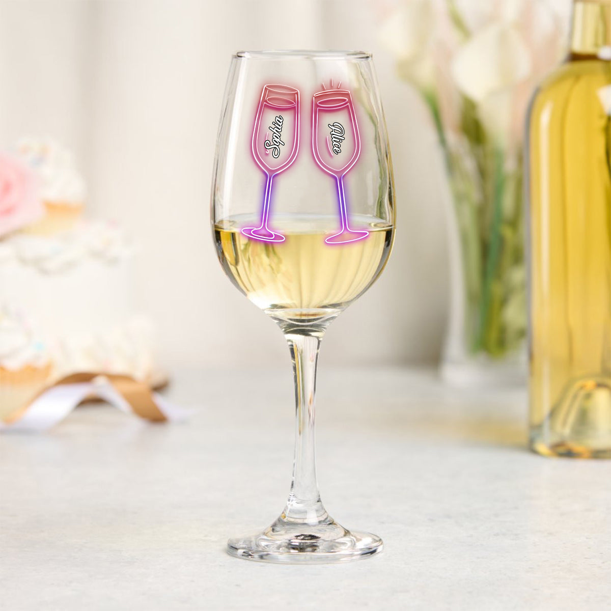 Auf ein weiteres Jahr voller Freundschaft bei einem Glas Wein – personalisiertes Weinglas mit langem Stiel für beste Freundinnen!