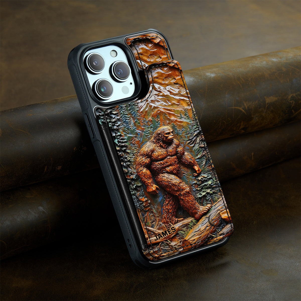 Bigfoot dans la forêt - Étui portefeuille de téléphone personnalisé pour la randonnée, entièrement imprimé