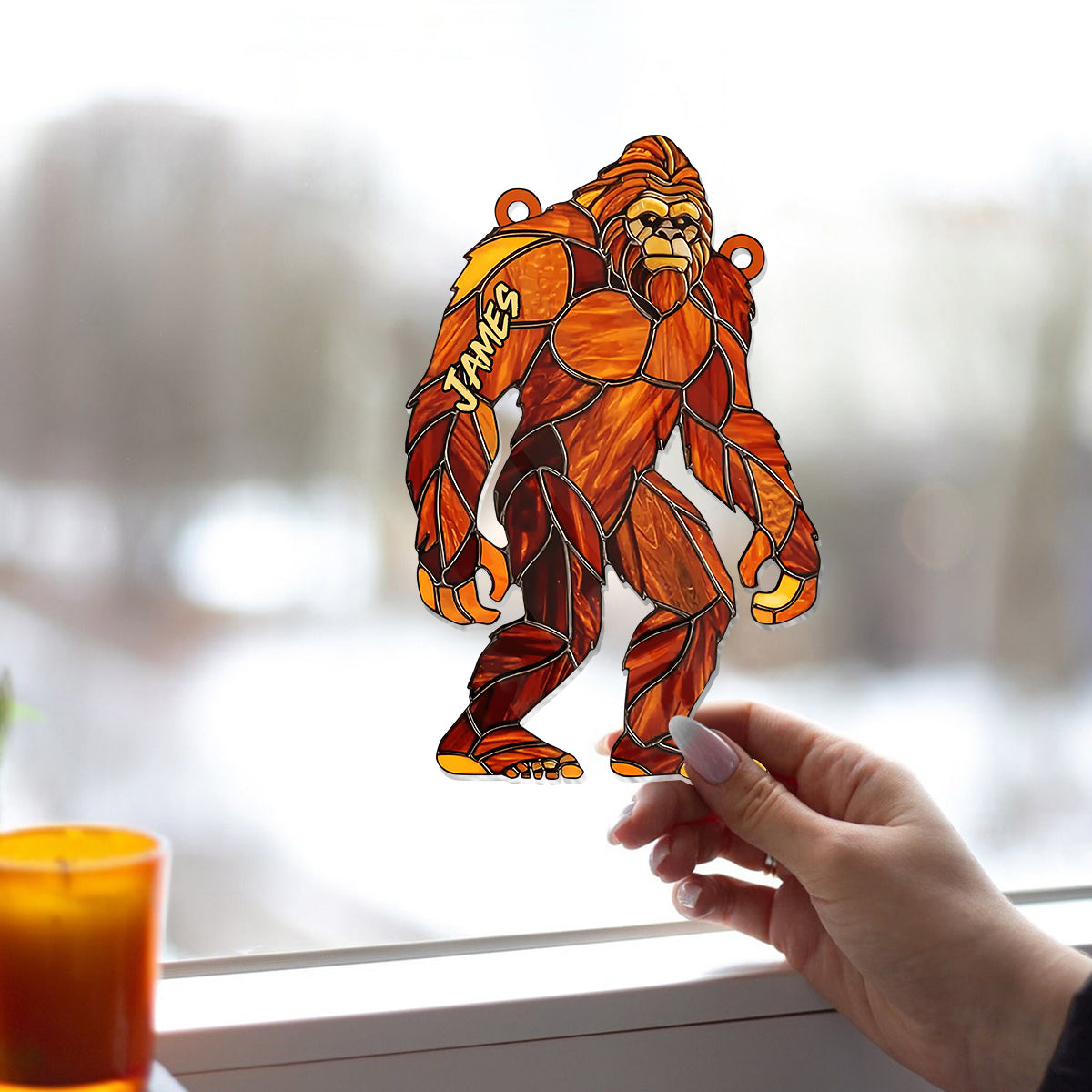 Sasquatch – Personalisierter Camping-Fensterhänger-Sonnenfänger 