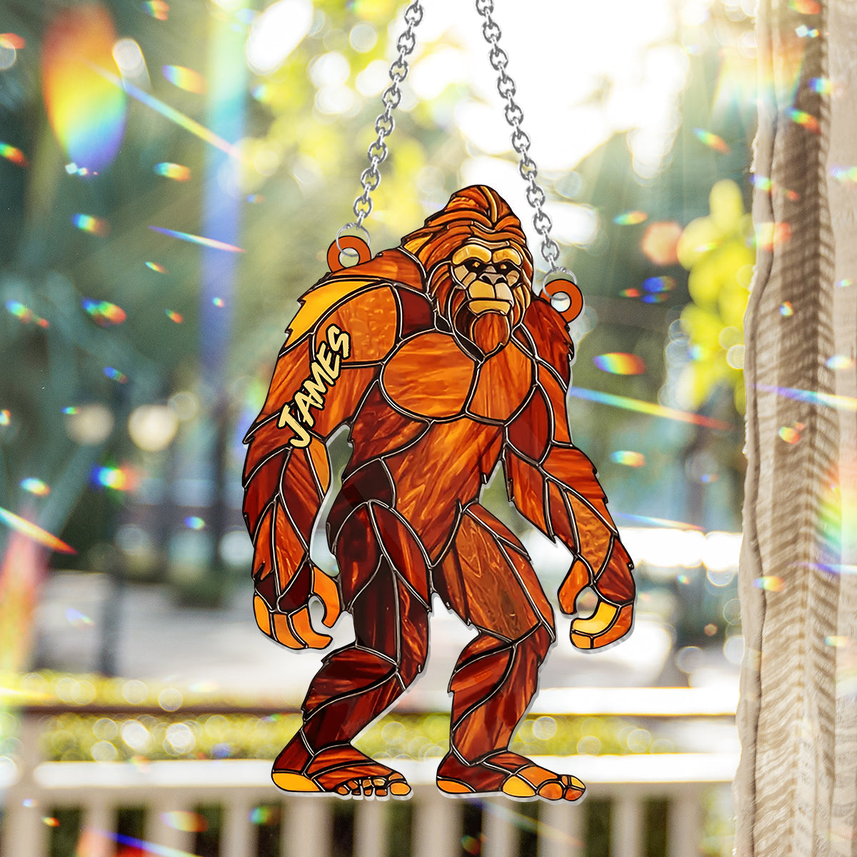 Sasquatch – Personalisierter Camping-Fensterhänger-Sonnenfänger 