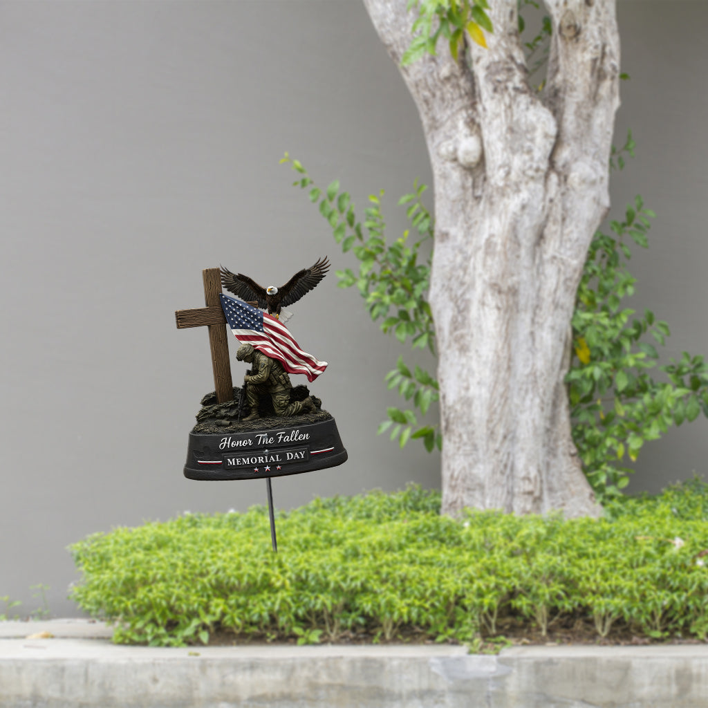 Honor The Fallen, Memorial Day Outdoor Decoration - Personalized Veteran Metal Garden Art