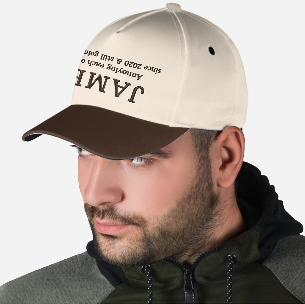 Seit wir uns ärgern & immer noch stark - Personalisierte Paar Classic Cap