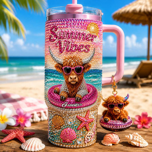 Sommer Vibes - Personalisierbarer Highland Cow Tumbler mit Plüschanhänger