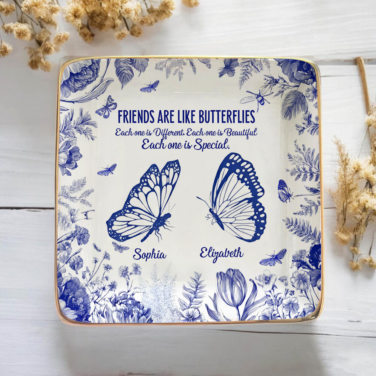 Freunde sind wie Schmetterlinge – Toile-de-Jouy-Blumenmuster – Personalisierte Schmuckschale für beste Freundinnen mit vollflächigem Aufdruck