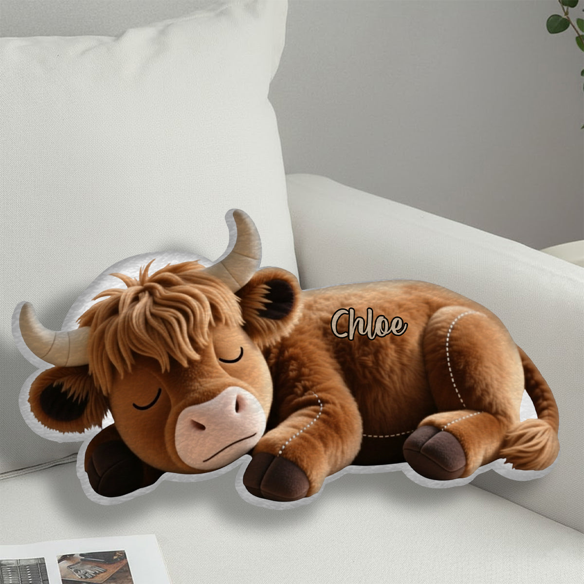 Oreiller personnalisé en fausse fourrure en forme de vache des Highlands endormie